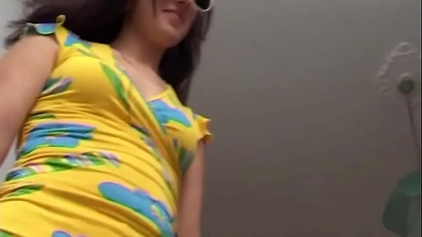 She likes amateur gy style and screams happily