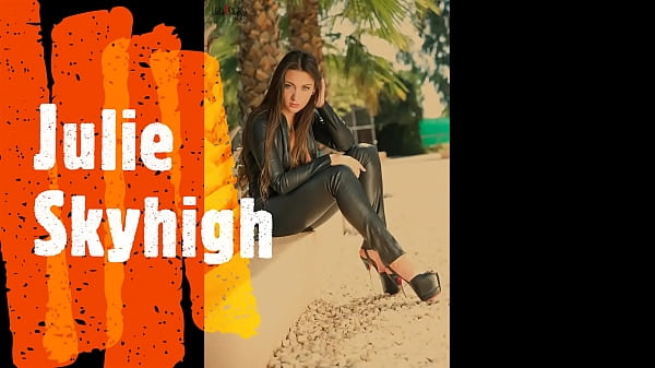 Julie Skyhigh, the high heels Queen