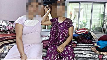 Bengali Bhabhi's first xxxx threesome sex with Zomato delivery boy