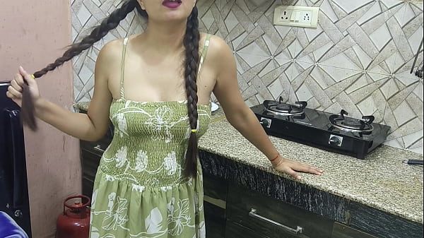 Brother-in-law found sister-in-law alone at home and fucked her, and sister-in-law had fun in the kitchen