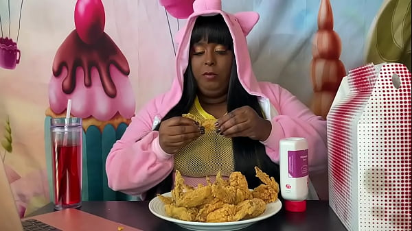 Feedmetons is a fat pig!!! SSBBW stuffing face while watching porn. Feederism
