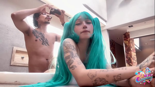 ZNE COSPLAY - PAWG HATSUNE MIKU COSPLAY ft. Amberzinha & QroZne [FREE CUT]