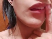 Esta larga lengua la tengo para chupar vergas