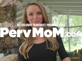 Family Strokes - Sexy Stepdaughter Aroused On Seeing Stepdad Naked