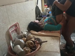 Bhai ne bahen ko jabardasti kitchen me choda,Indian step sister having hard sex in hindi audio