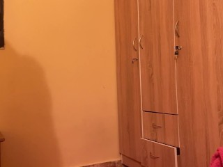 زوجي جابلي صاحبو ينيكني وهو قاعد يشلخعلينا