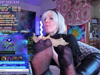2B plays TFT and Mukbang? :o