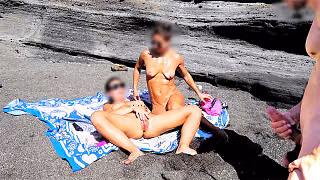 BEACH PRANK FOR TWO FIT GIRLS: my friend Fede goes to the beach with a friend of hers and arranges a spicy encounter with my cock.