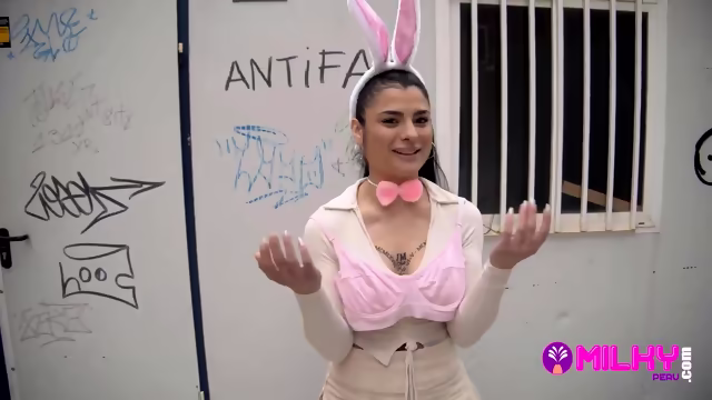 Coelinha tatuada fudendo