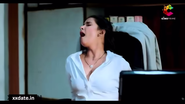Boss ne office me choda seema ko chusaya lund