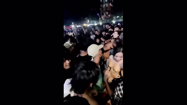 Nonton Konser Telanjang