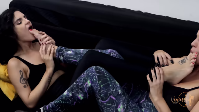 Legging_pants_sneakers_socks_smells_and_hot_foot_worship.