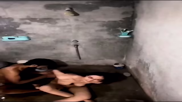 Pakistani Ladke Ne Padosi Ki Ladki Ko Bathroom Me Bandh Kr Choda - Indian Desi Hindi Sex MMS Videos Leaked Viral Adult Porn_1