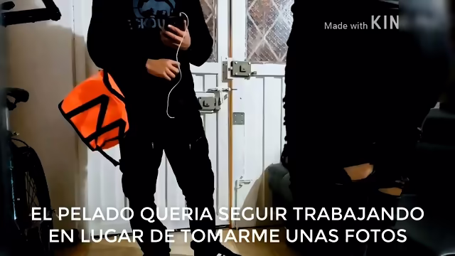 Milf Tetona se Folla a Repartidor de Comida