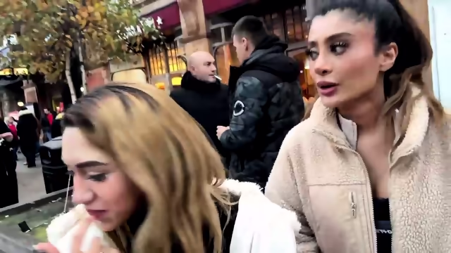 [Fansly.com] Artemis Carmona & Marina Maya - Epic London Cumwalk dk3f