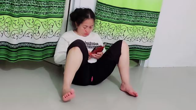 pertama kali ngewe ibu kandung, rasa nya sedap bener Full Nya Di