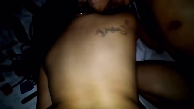 Gozando dentro da casada enquanto o corno beija - AA
