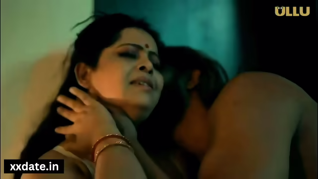 POOJA KI MUMMY KE SATH BOYFRIEND NE KI CHUDAI POOJA GYI THI BAHAR