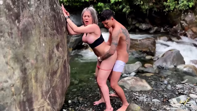 Mi Primera Vez Con Mi Hijastro En El RÃ­o -monique Fuentes & Danner Mendez