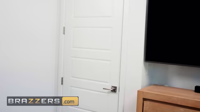 BRAZZERS - Hot Babe Sinatra Monroe Catches Lily Lou With A Dildo And Dominates Her In Bed