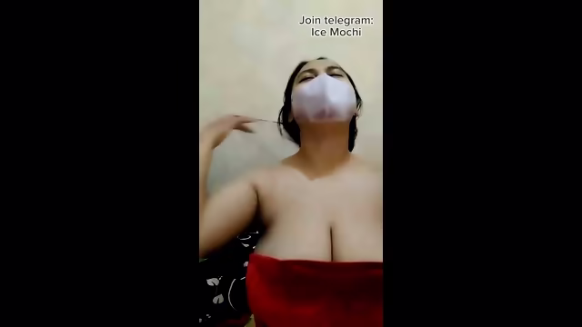 Ibu mertua mandi tobrut banget Join : Ice Mochi