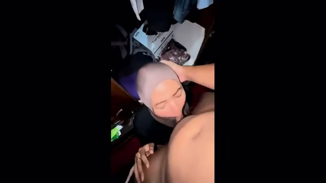 Viral kerudung merah sponge kontol gede