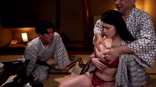 On A Company Trip… I Gave My Wife Only A Towel And Let Her Enter The Men’s Bath Where The Sexually Active Men Gather. Mary Tachibana