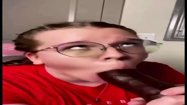 If this far bitch ainât finna suck a real dick, I guess imma have to do it ð