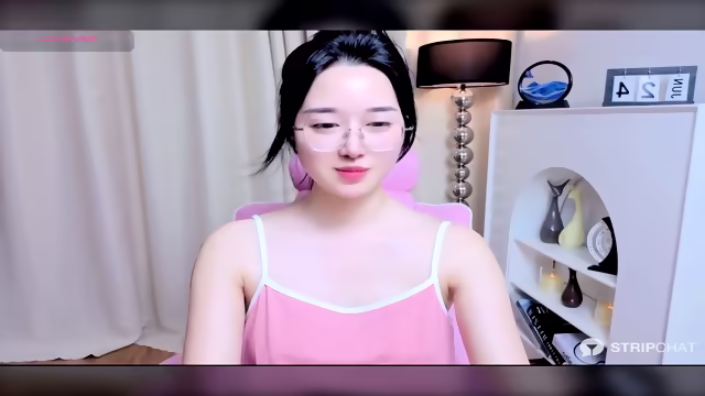 Em Thảo dâm thích khoe lồn khoe vú live 24/06/2026