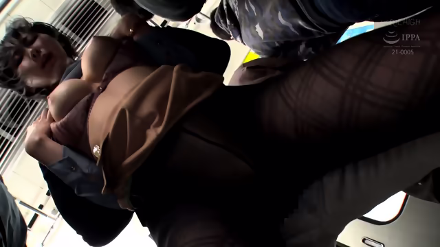Direct-Wear Pantyhose Train: Beautiful-legged woman Asami Mizuhata, unable to resist the embarrassment of having her panties pulled off, is made to orgasm repeatedly