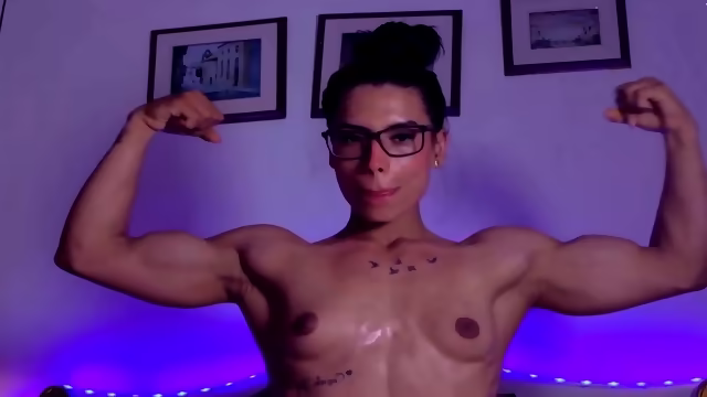 Rouse Leon Nude Flexing