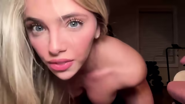 Blue-eyed Hot Babe Hard Fucking Juicy Pussy