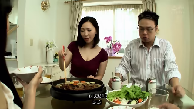 佐山愛[Chinese Subtitles   Uncensored] MEYD-447 Boss’s Big Tits Wife Sneaks Out Vaginal Cum Shot While Fucking The Eardrum With Lascivious Words