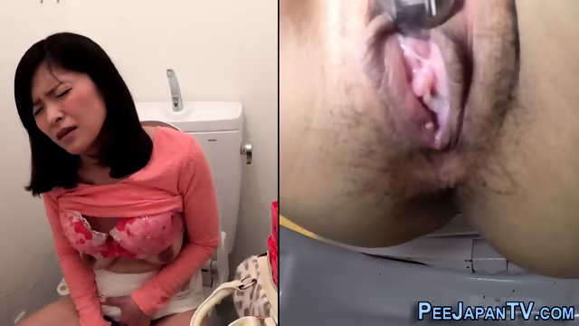 Slutty asian masturbating