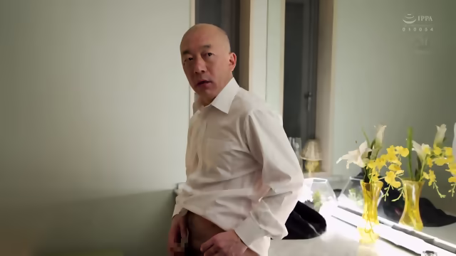 [English Subtitle] This Married Woman Cabin Attendant Is Getting Lathered Up