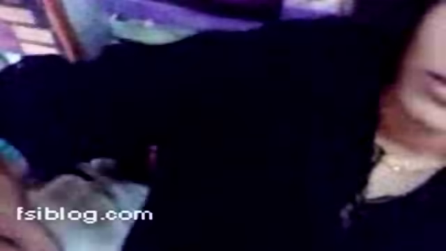 Afghan woman giving blowjob in bazaar