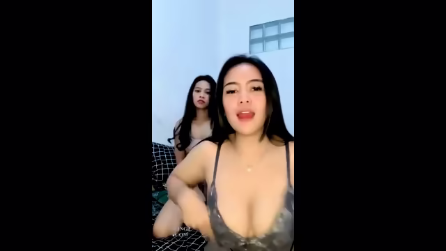 MARLBOROQUEENSEX - CLARA AND FRIEND TESTING