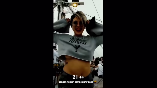 MARLBOROQUEENSEX - NIKITA MIRZANI JOGET DI KAPAL